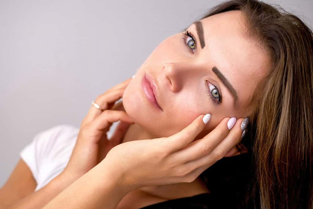 Eternelle Gold Day netezește și întărește eficient pielea feței